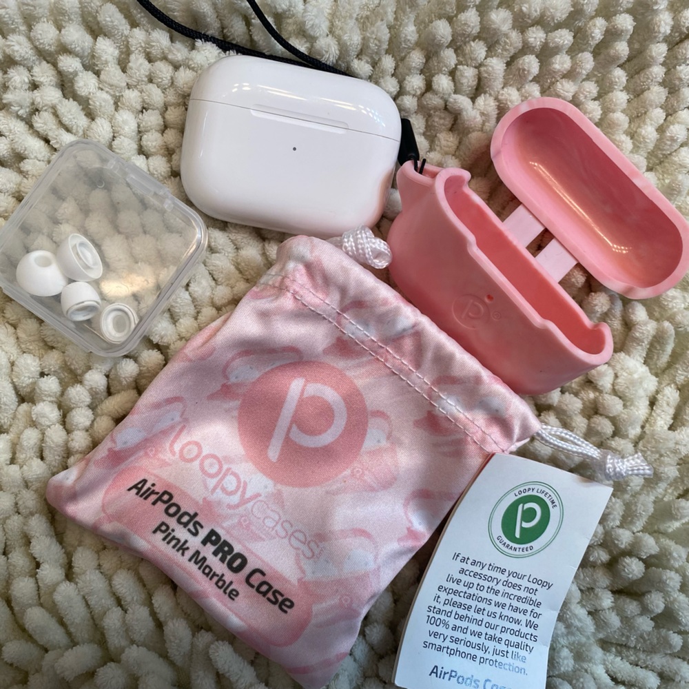 Excellent condition Apple AirPods Pro, Loopy case w charging station